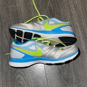 Women’s Nike tennis shoes
